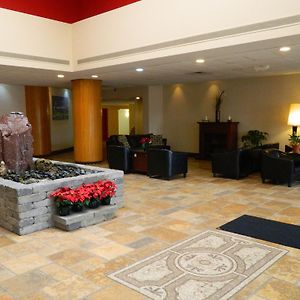 Howard Johnson Plaza Kansas City Hotel & Conference Center